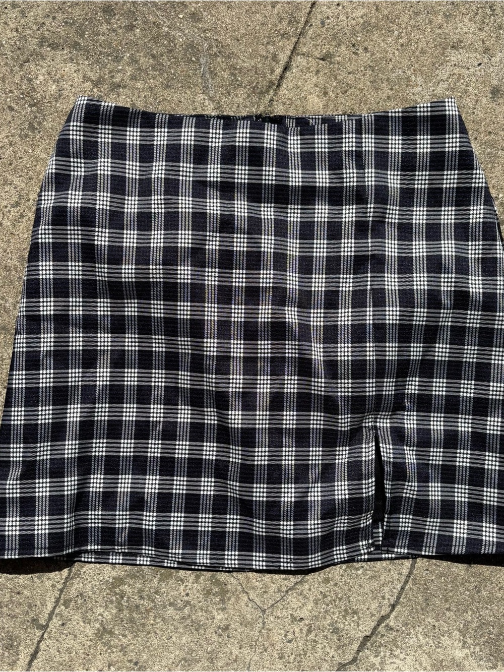 Forever 21 Black Navy and White Plaid Mini Skirt Small